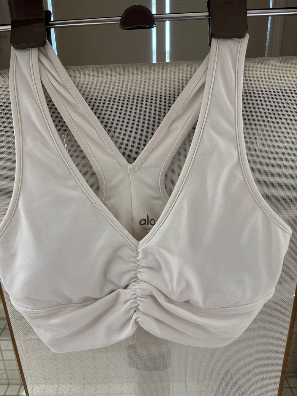 Alo Women's Wild Thing Sports Bra in Winter Ivy Like New